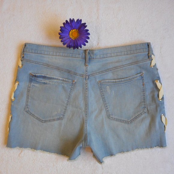 New EXPRESS Jean Shorts Size 16 High Rise Shortie Denim - Picture 2 of 8